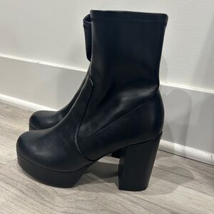 Elegant Black Women's Boots